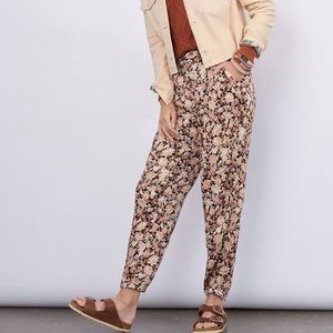 NWOT Anthropologie Diandre Pleated Joggers